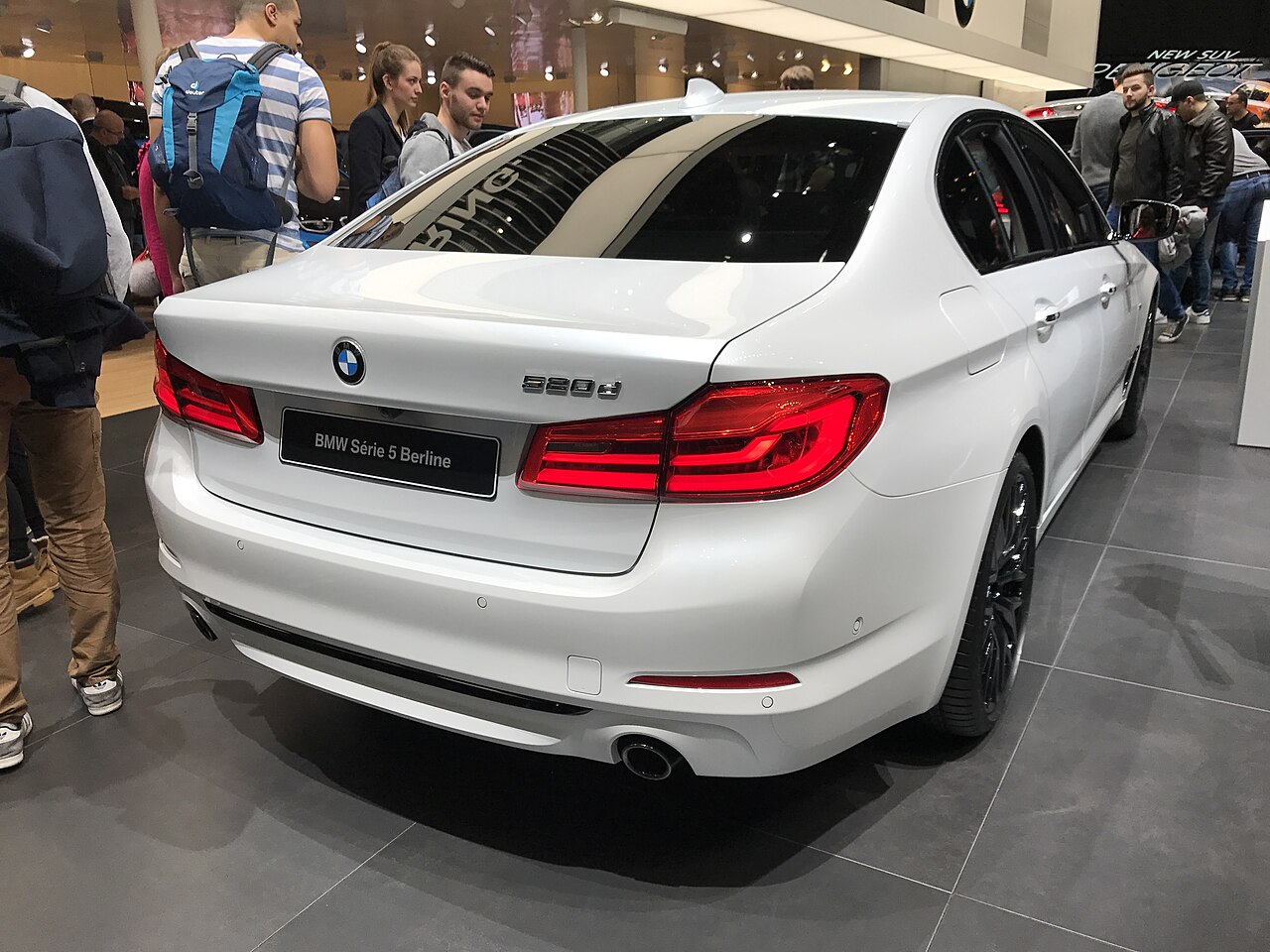 2026 BMW 5 Series thumbnail 2