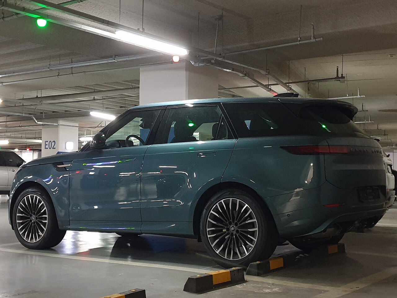2026 Land Rover Range Rover Sport thumbnail 2
